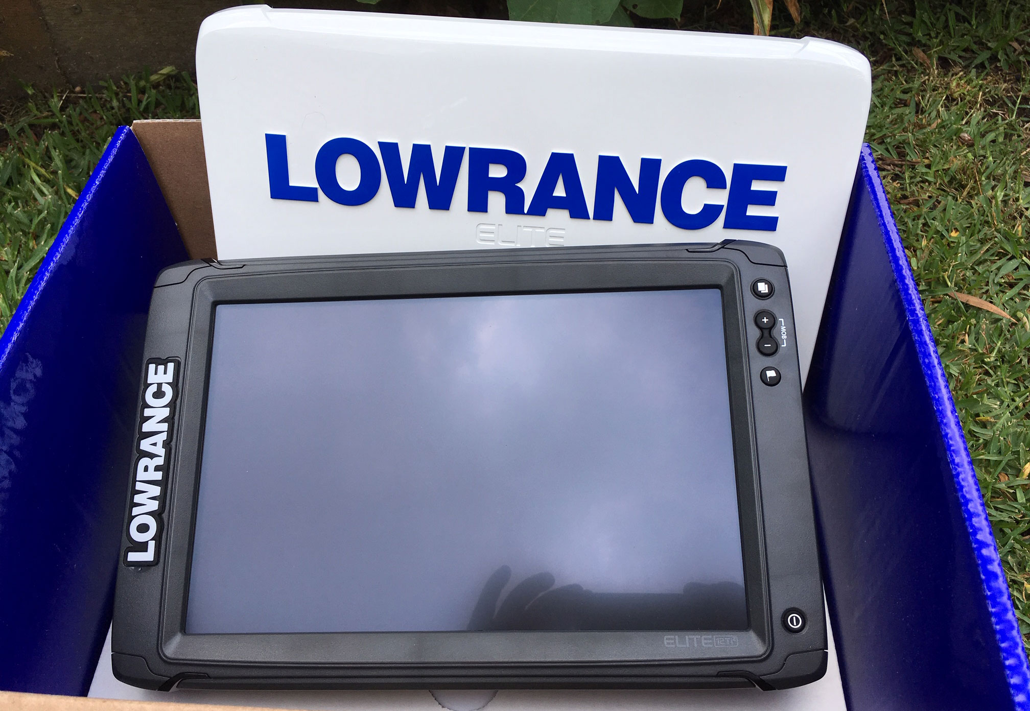 Photo-5-unboxing-lowrance.jpg